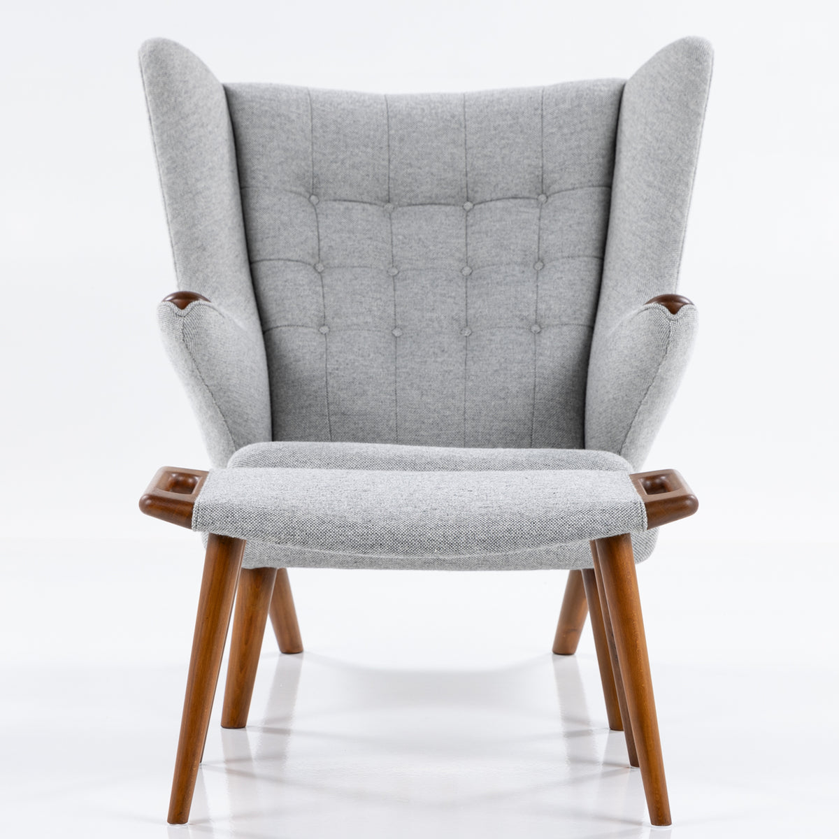 AP 19 - Papa Bear Chair w. stool in new textile