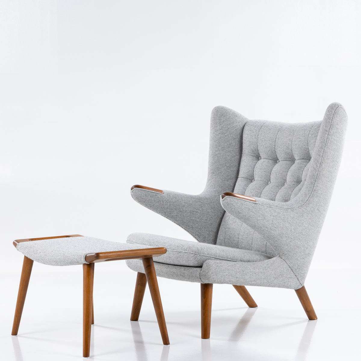 AP 19 - Papa Bear Chair w. stool in new textile