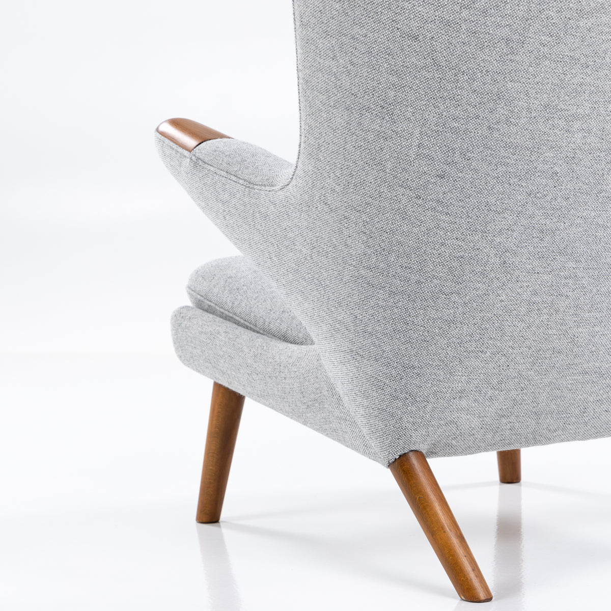 AP 19 - Papa Bear Chair w. stool in new textile