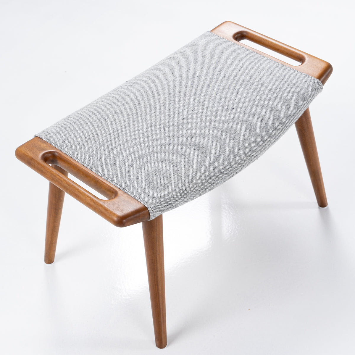 AP 19 - Papa Bear Chair w. stool in new textile