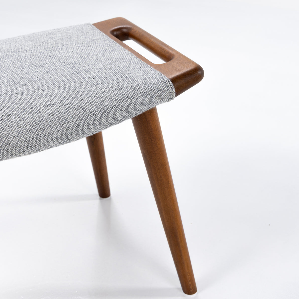 AP 19 - Papa Bear Chair w. stool in new textile