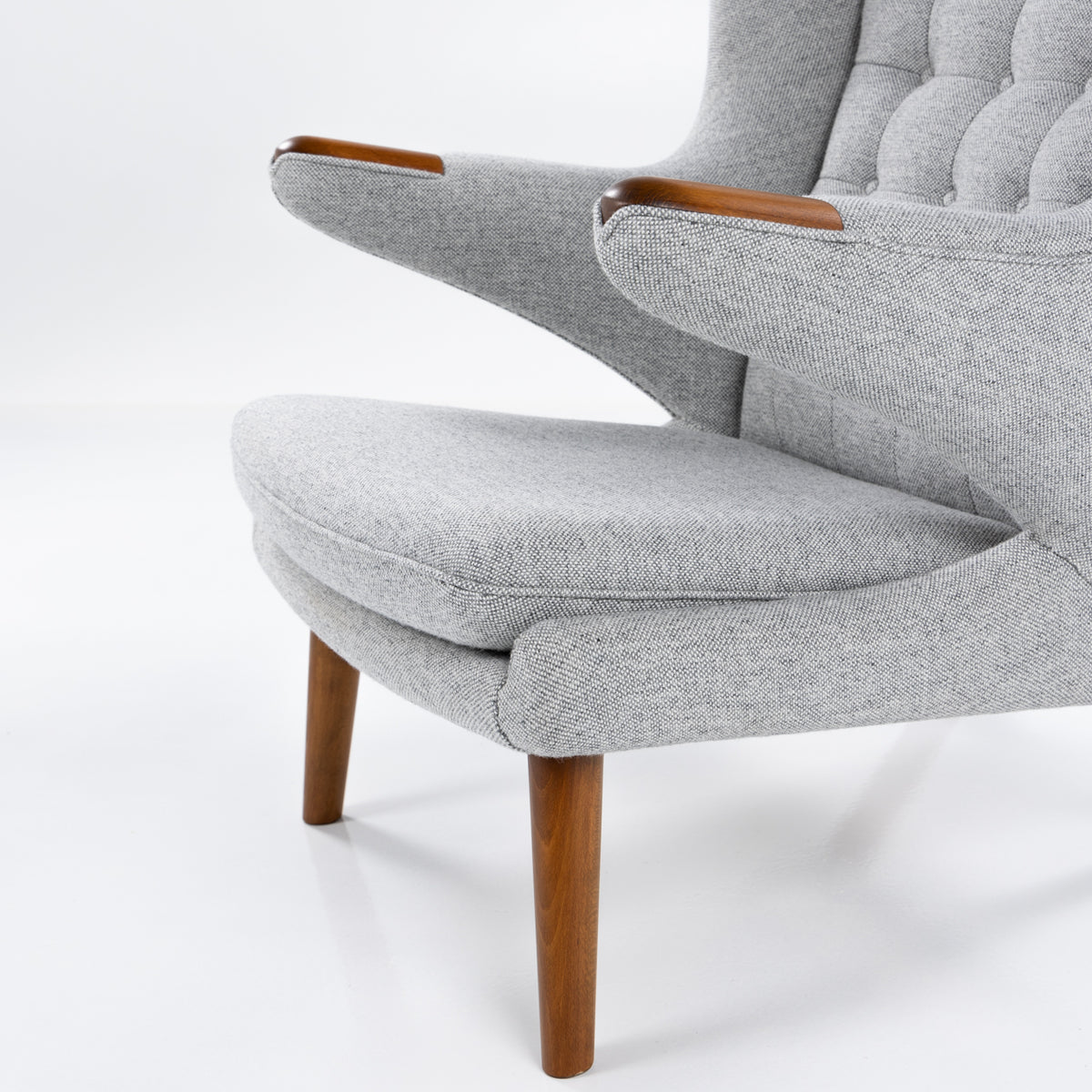 AP 19 - Papa Bear Chair w. stool in new textile