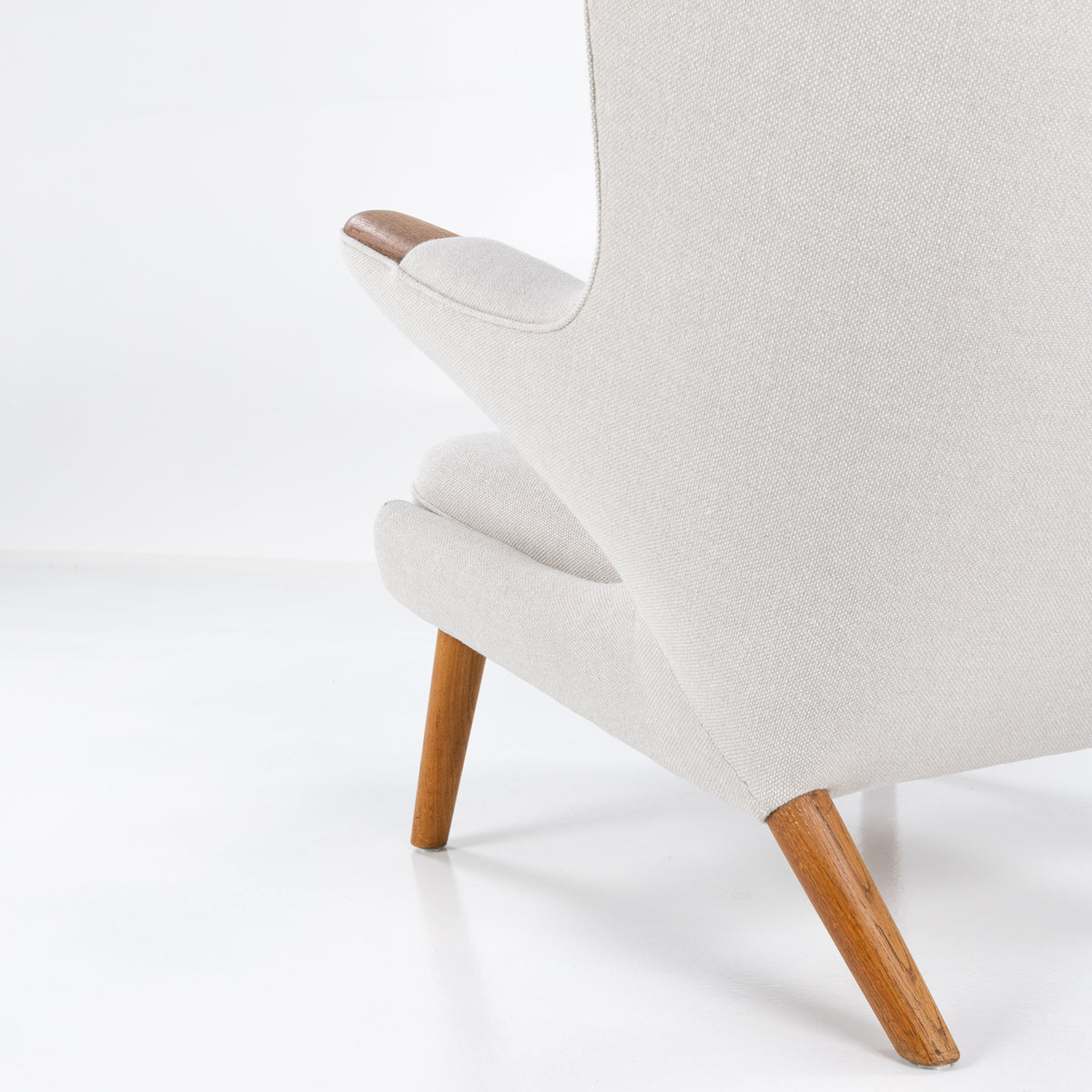 AP 19 - A pair of Papa Bear Chairs in light fabric