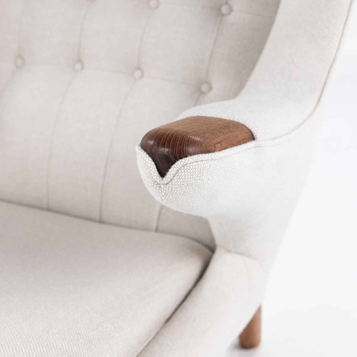 AP 19 - A pair of Papa Bear Chairs in light fabric