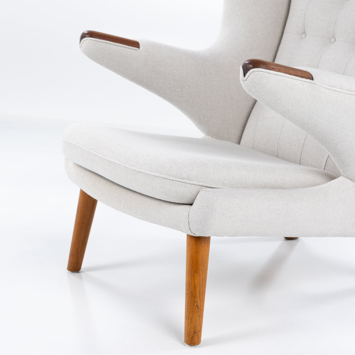 AP 19 - A pair of Papa Bear Chairs in light fabric