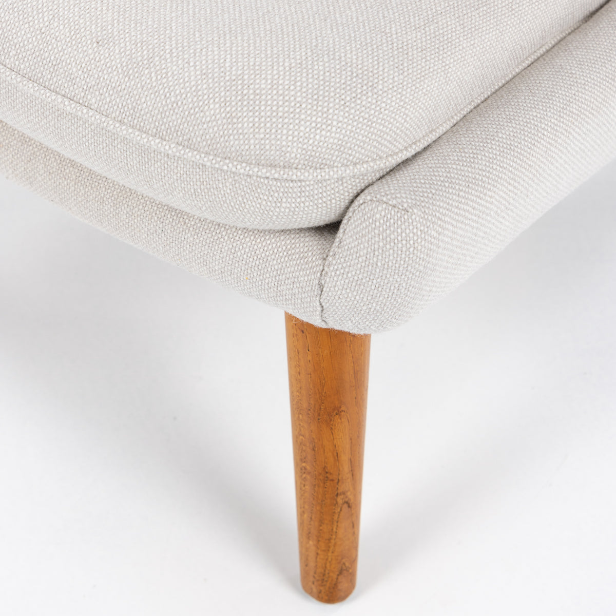 AP 19 - A pair of Papa Bear Chairs in light fabric