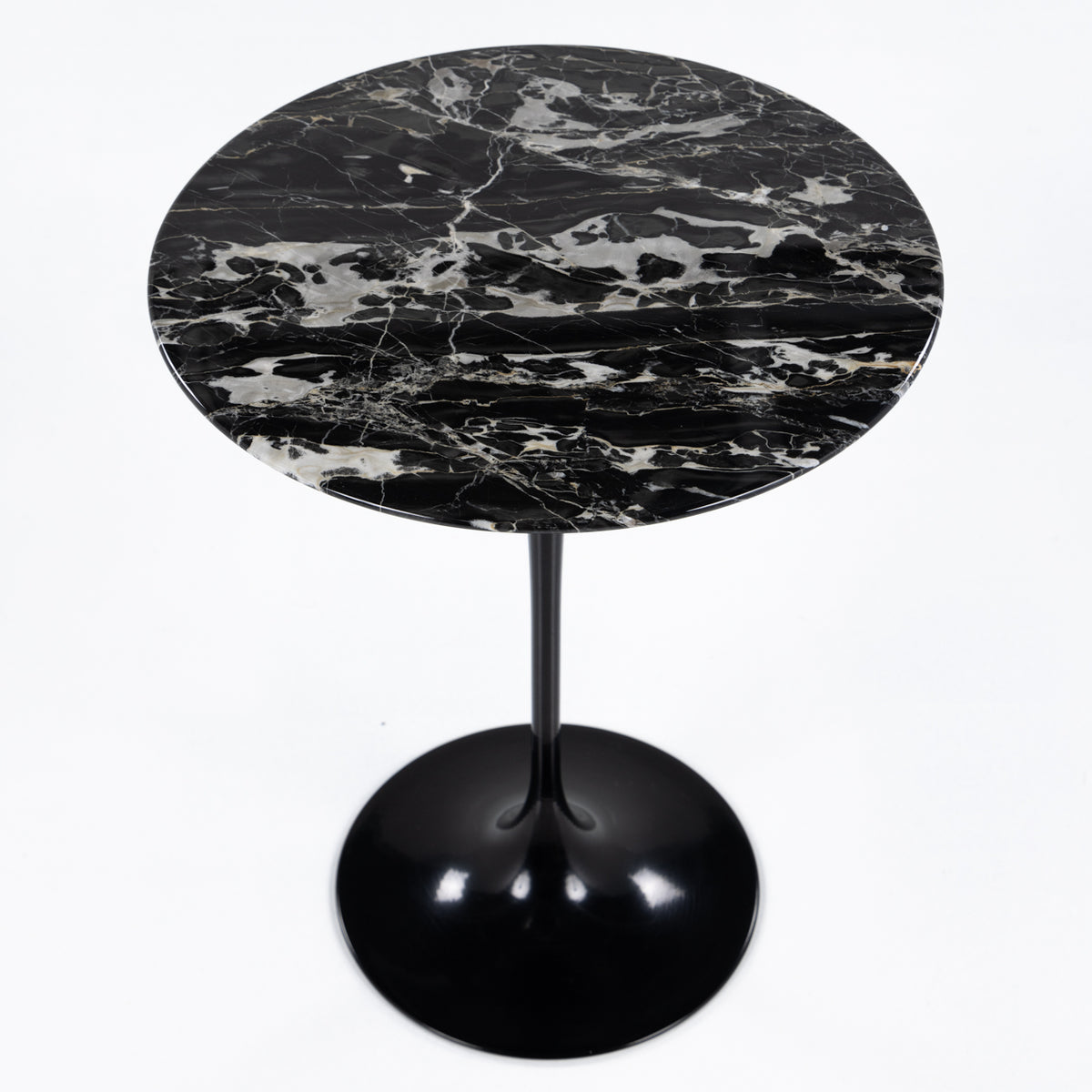 Saarinen Round side table in black marble