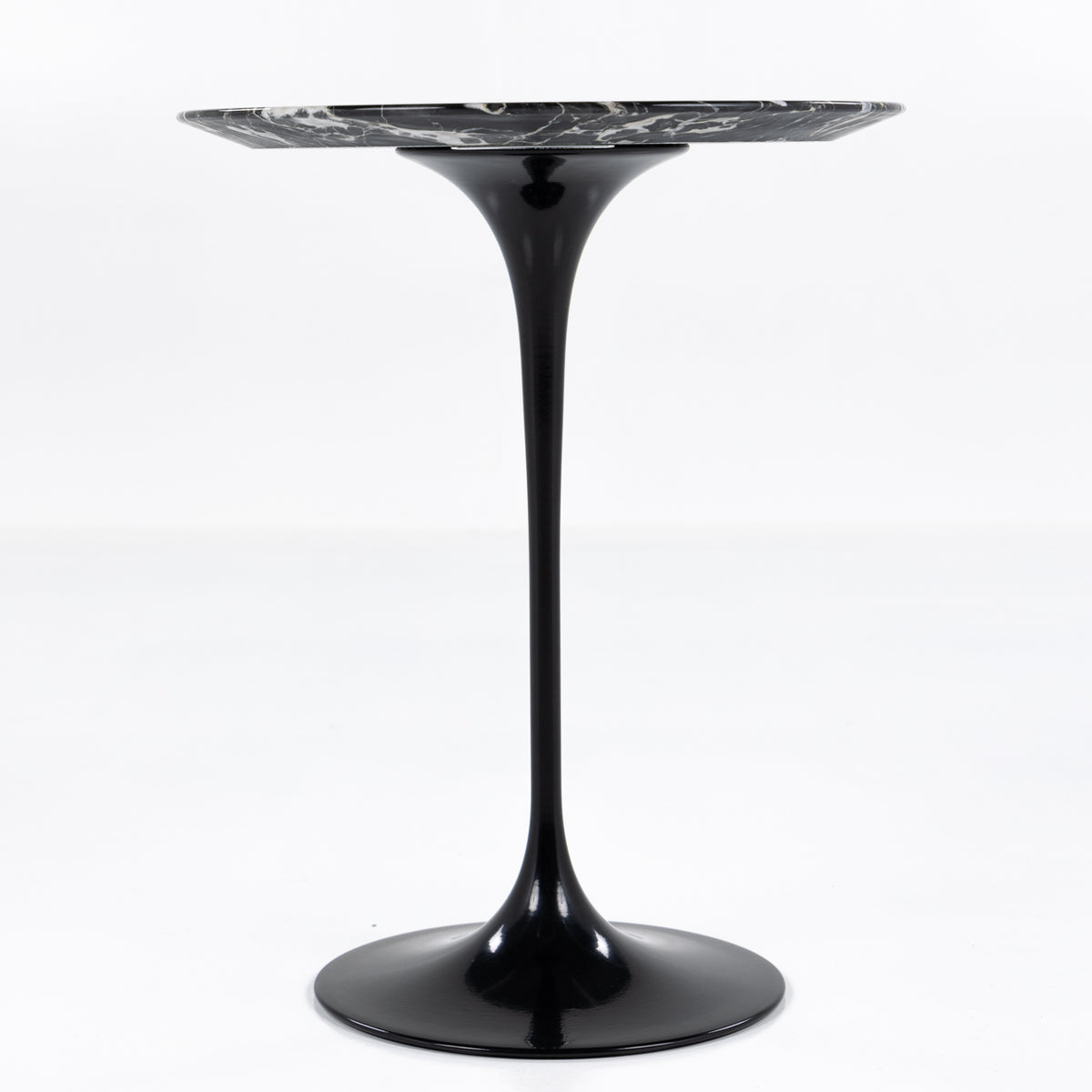 Saarinen Round side table in black marble