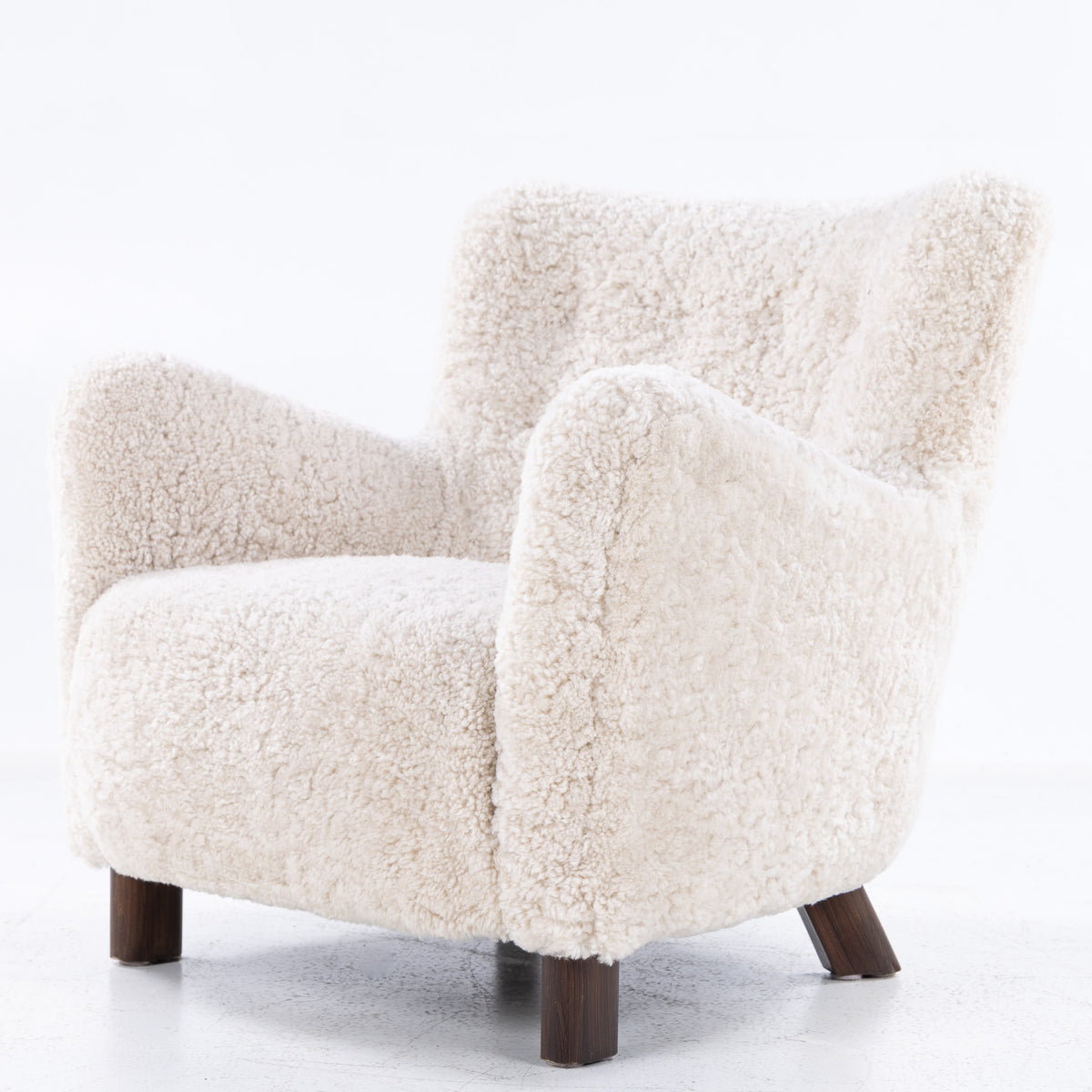FH 1669 - Easy chair in lambskin