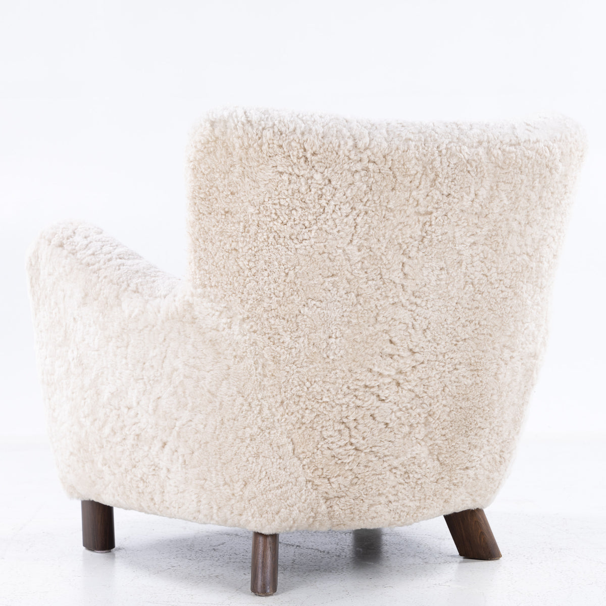 FH 1669 - Easy chair in lambskin