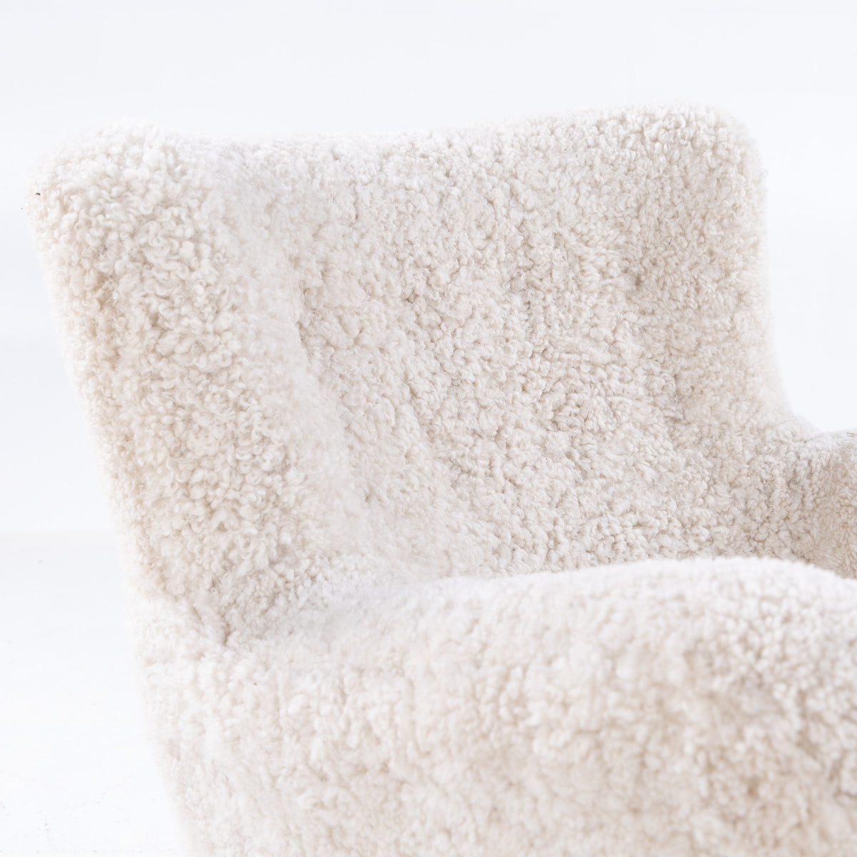 FH 1669 - Easy chair in lambskin