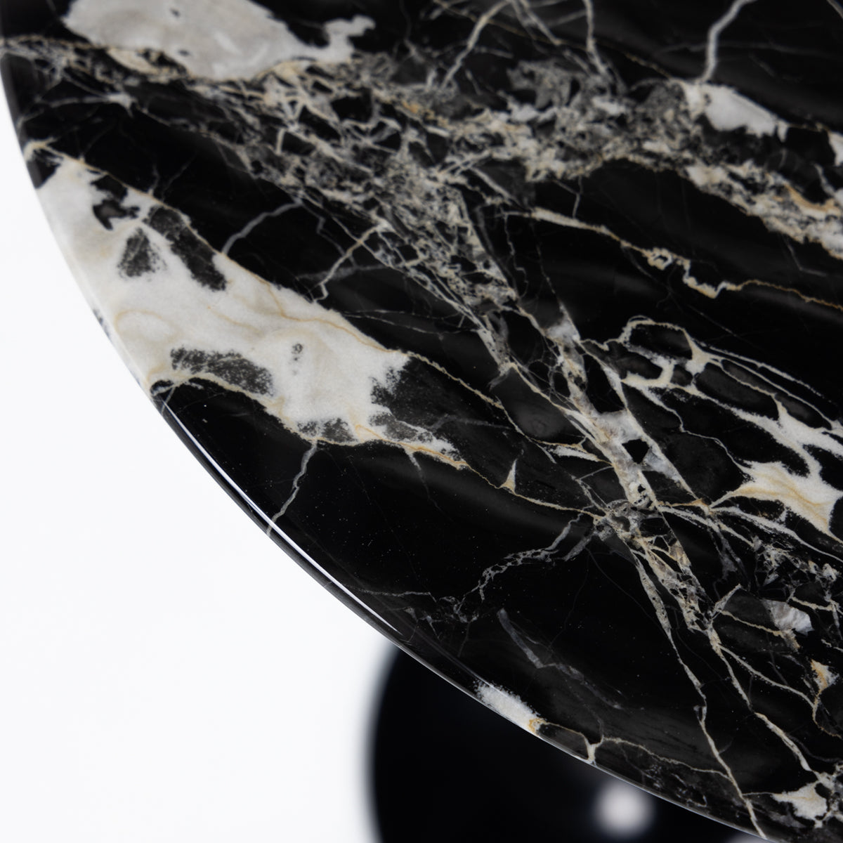 Saarinen Round side table in black marble
