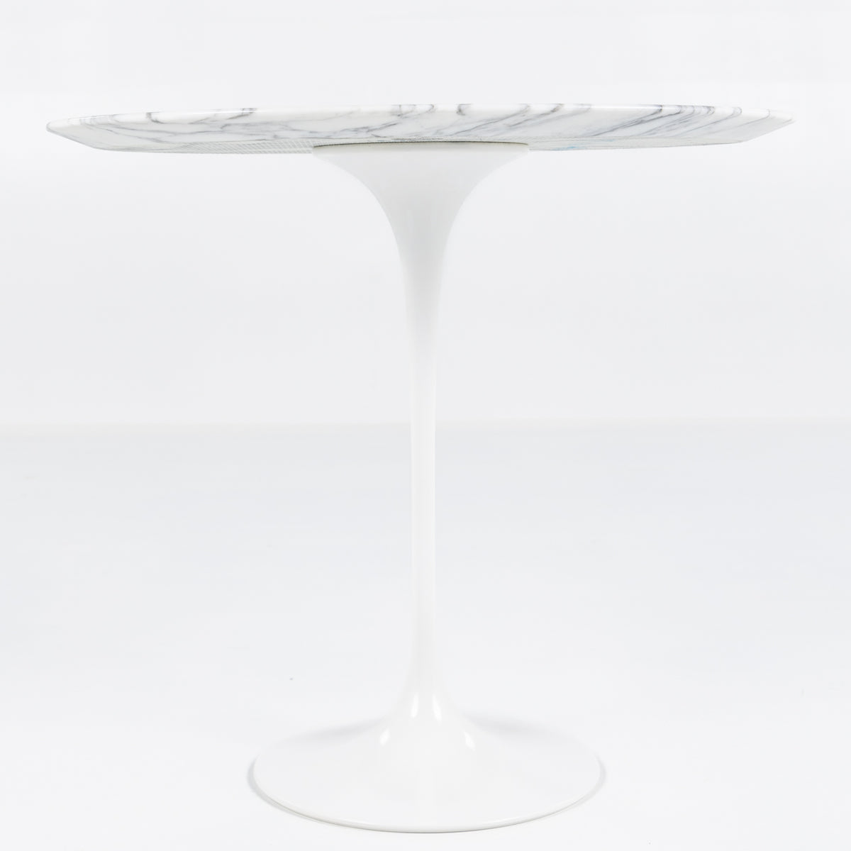 Saarinen Oval side table in white marble