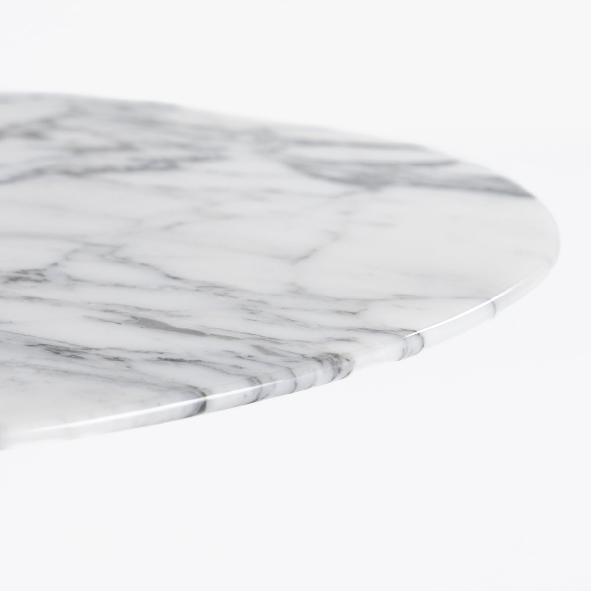 Saarinen Oval side table in white marble