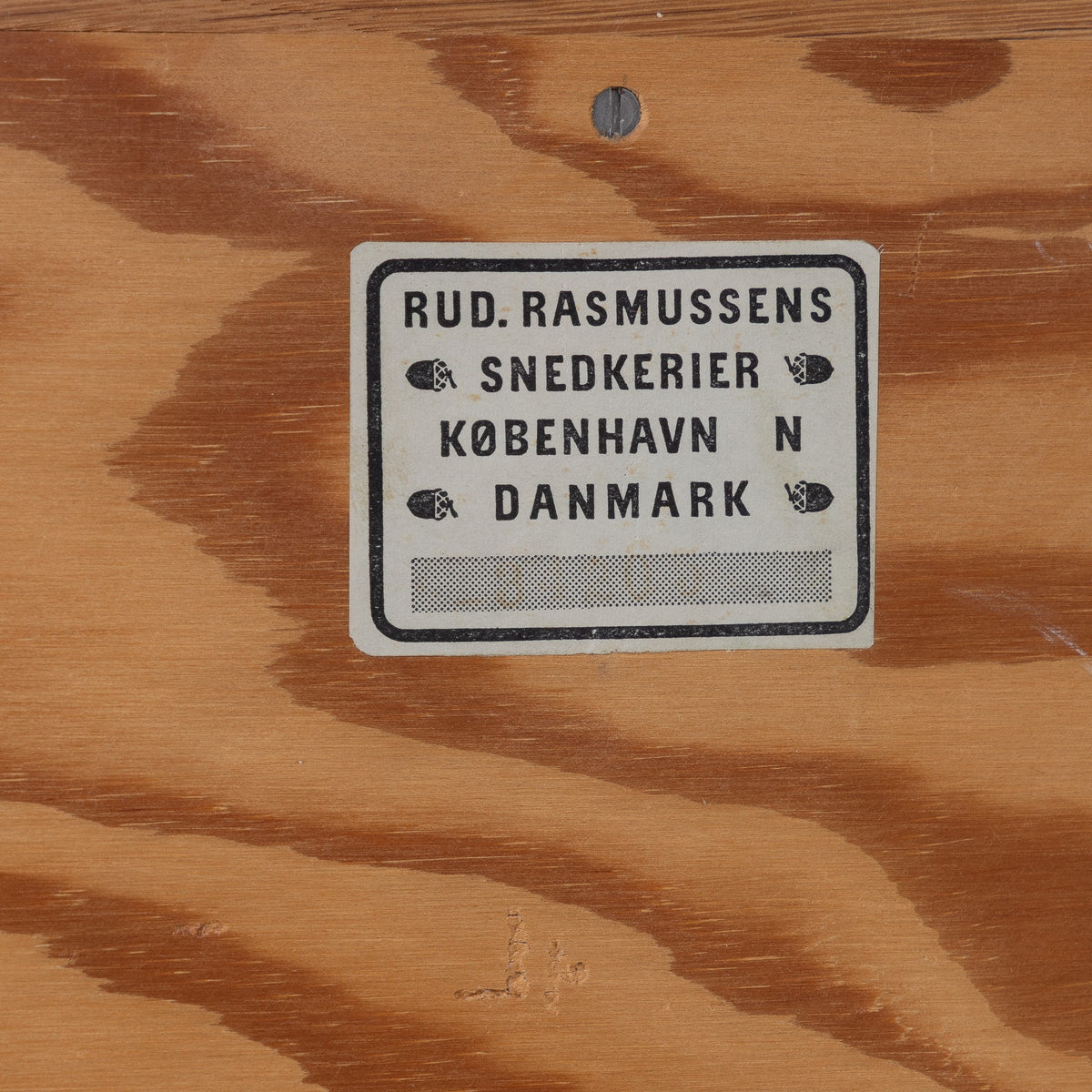 Klædeskab i eg