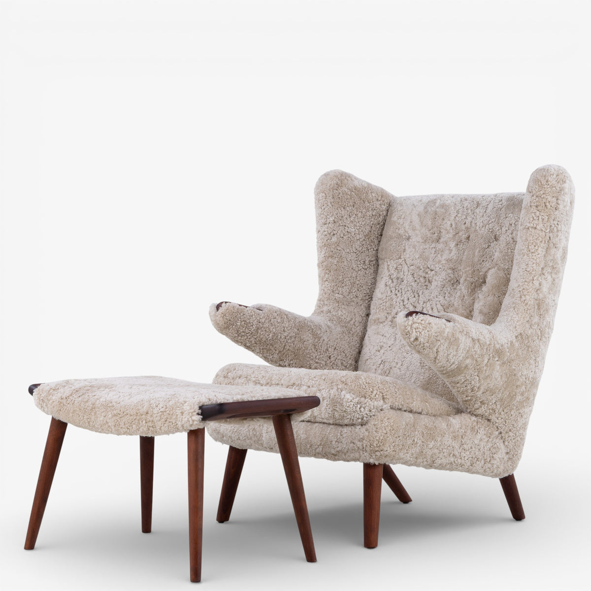 AP 19 - Papa Bear Chair w. stool in lambskin