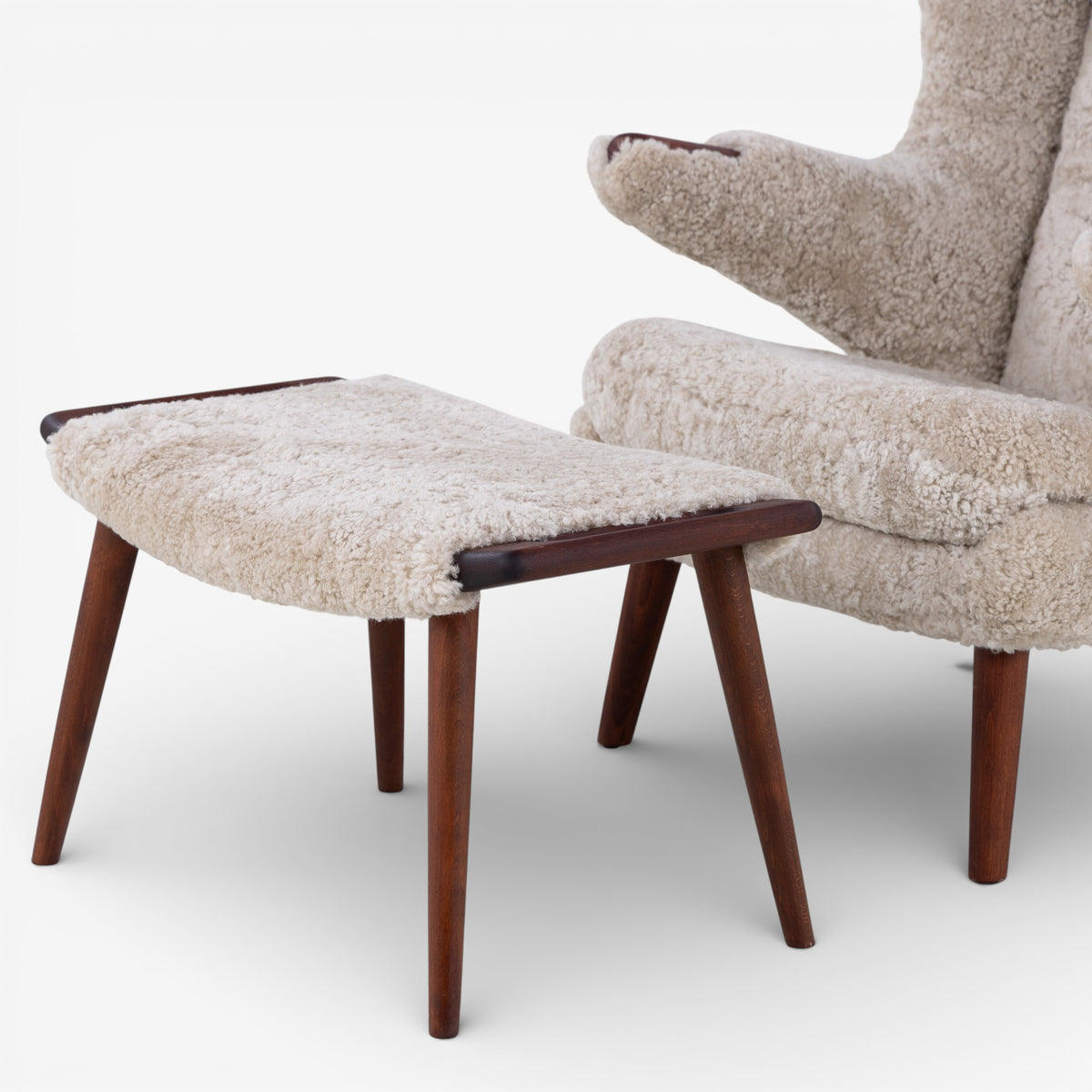 AP 19 - Papa Bear Chair w. stool in lambskin