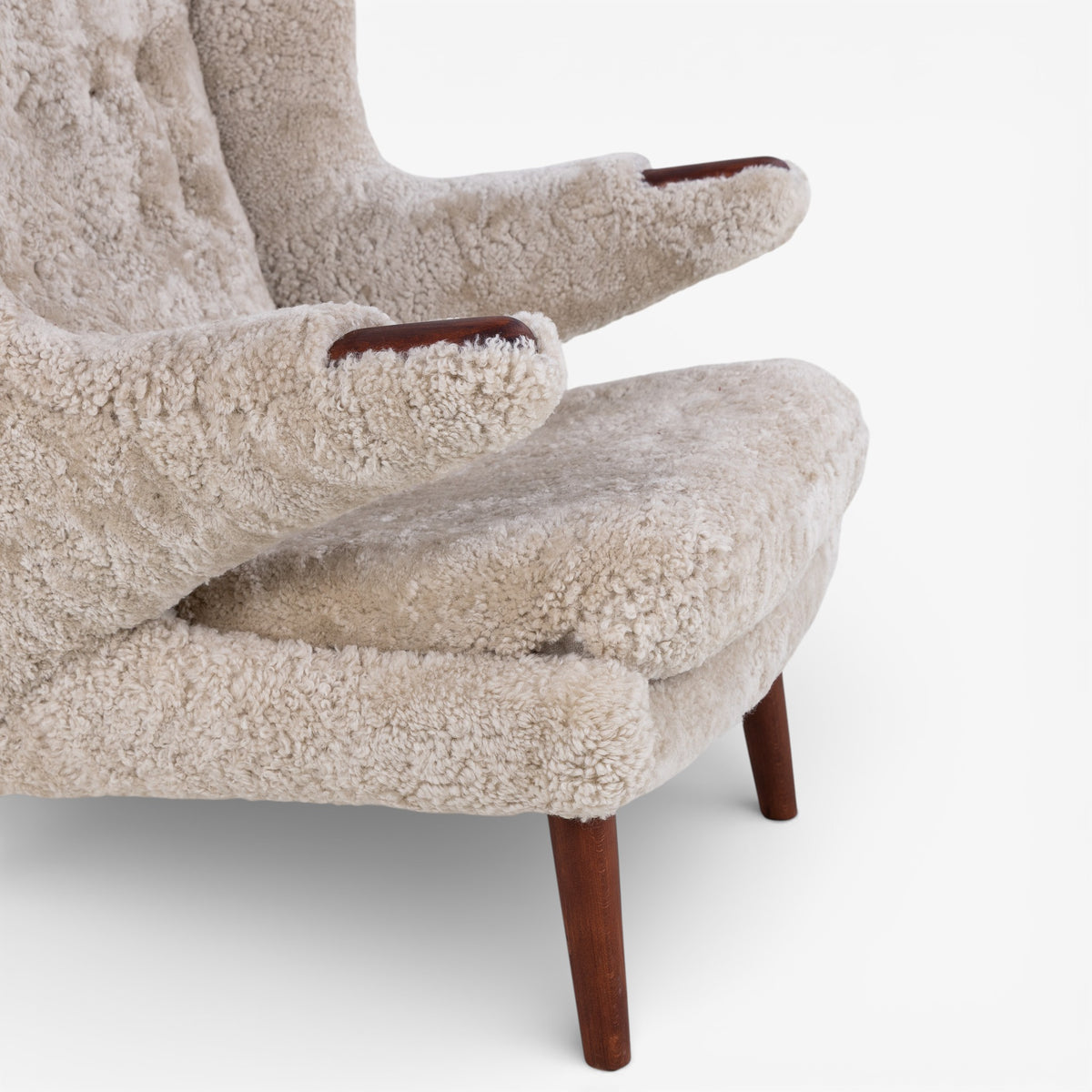 AP 19 - Papa Bear Chair w. stool in lambskin