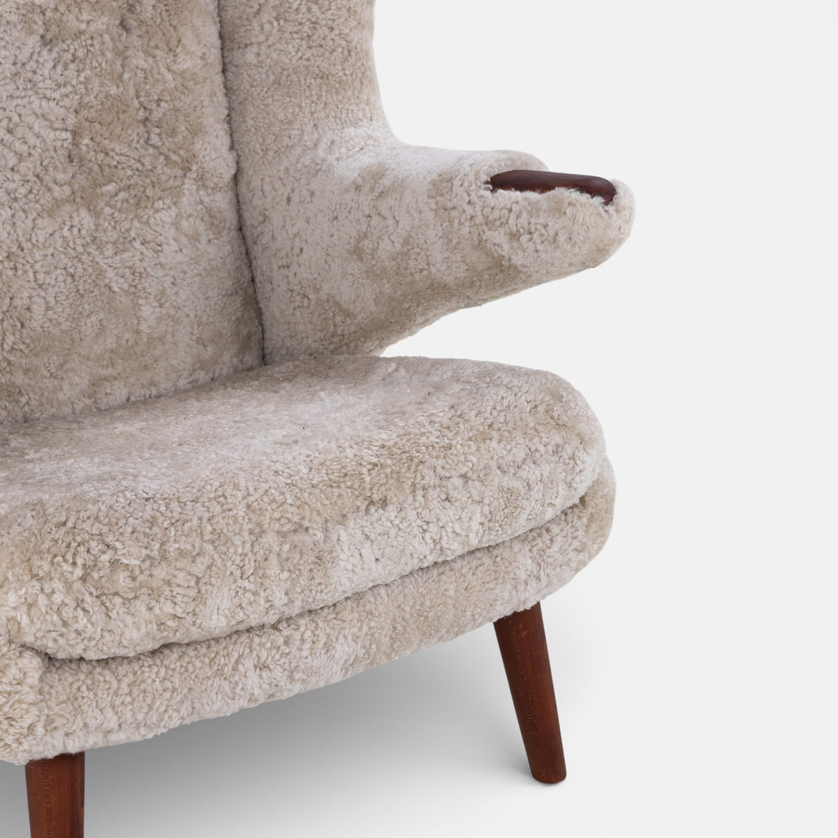 AP 19 - Papa Bear Chair w. stool in lambskin