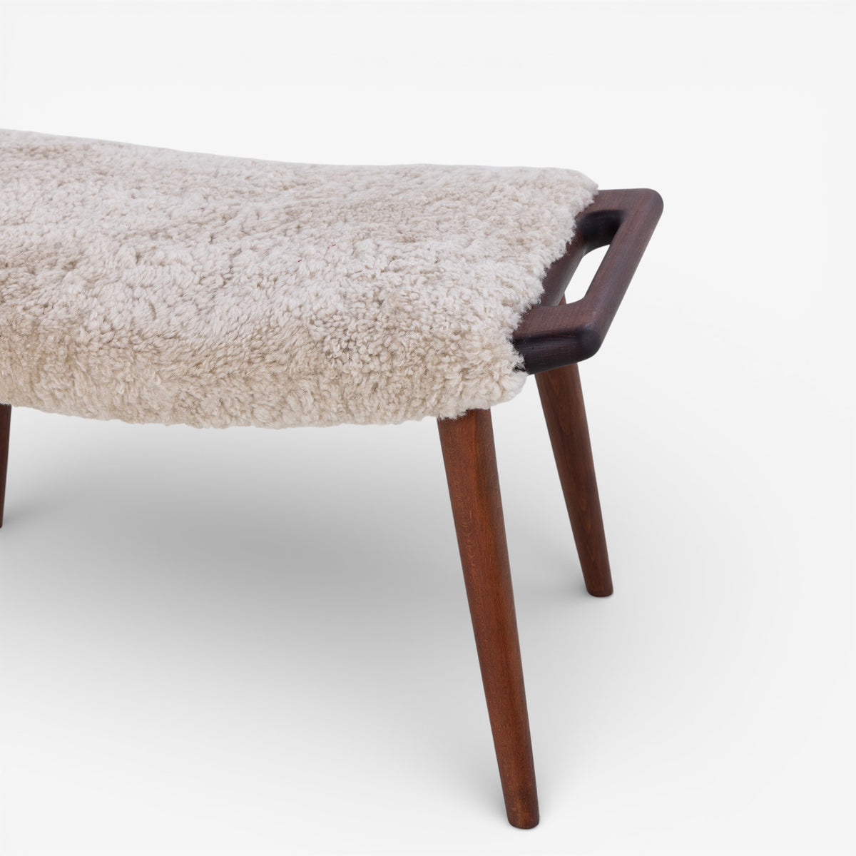 AP 19 - Papa Bear Chair w. stool in lambskin