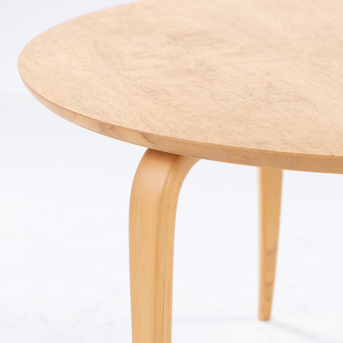 Round coffee table in mazur birch