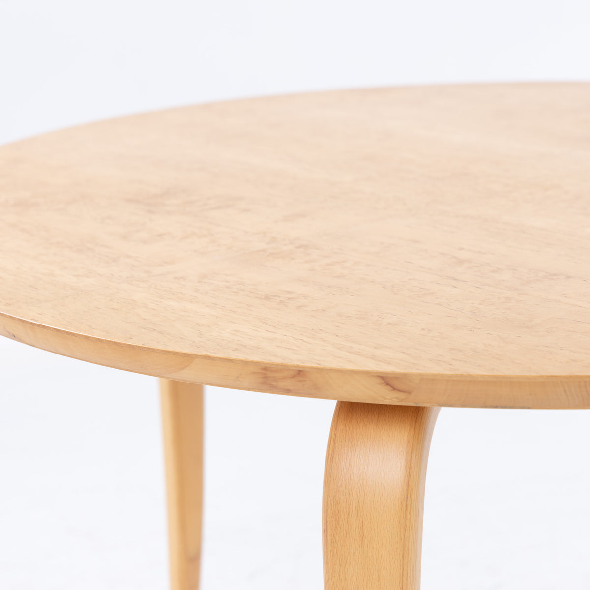 Round coffee table in mazur birch