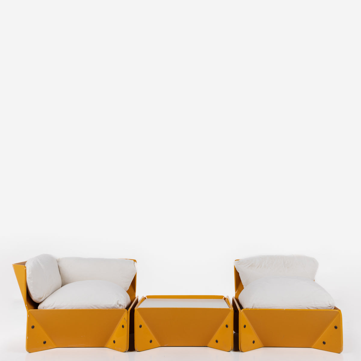 Pair of lounge chairs with side table