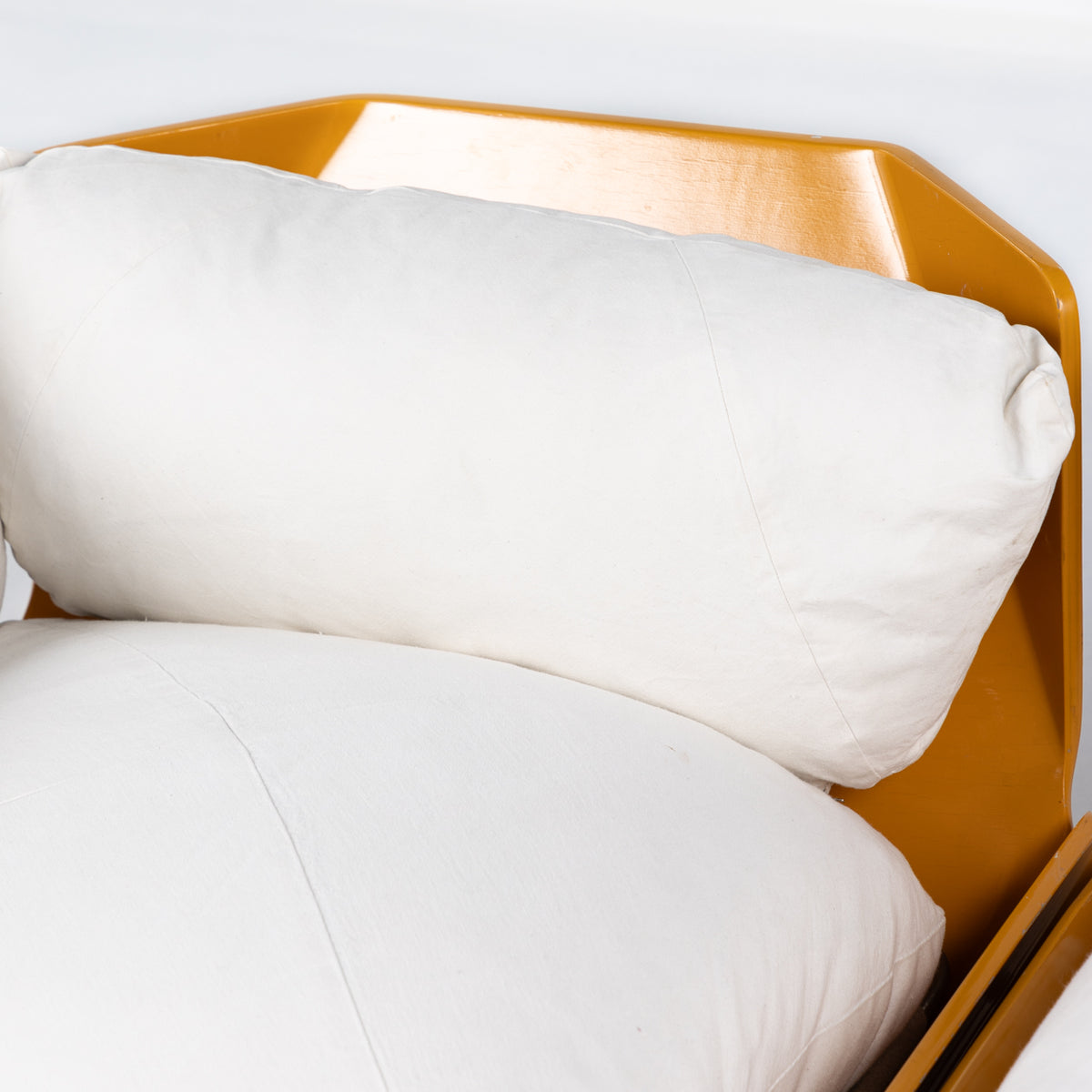 Pair of lounge chairs with side table