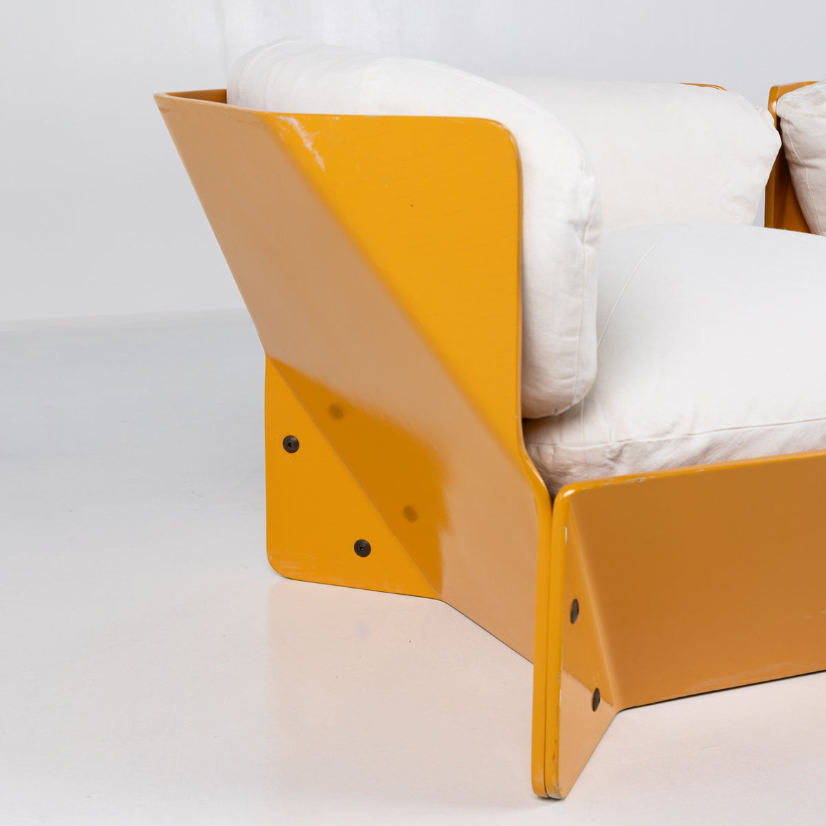 Pair of lounge chairs with side table