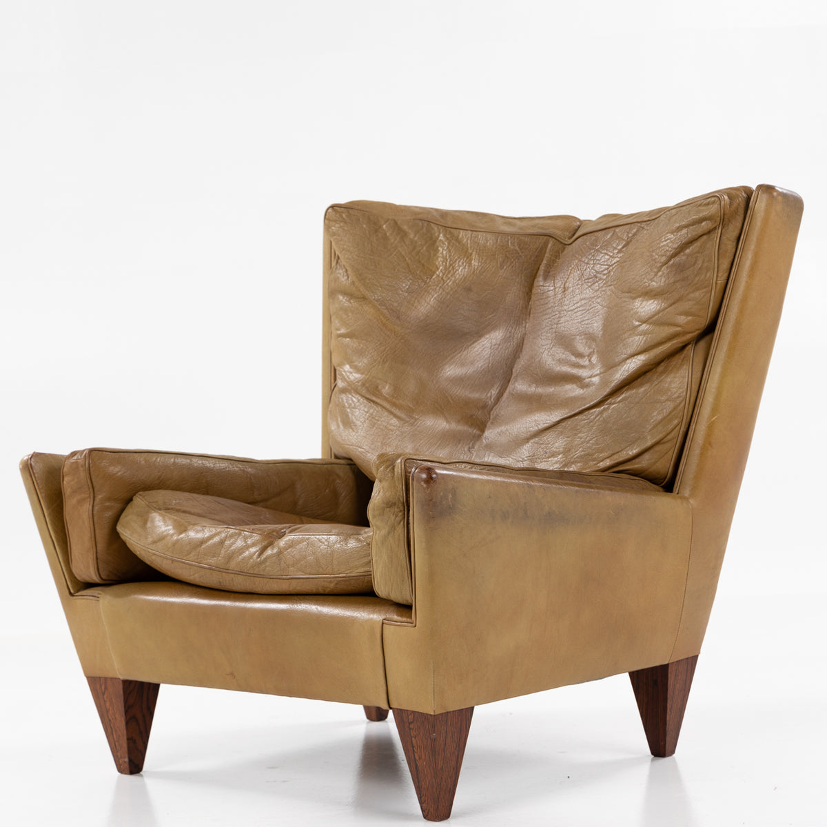 V11 - Lounge chair with stool