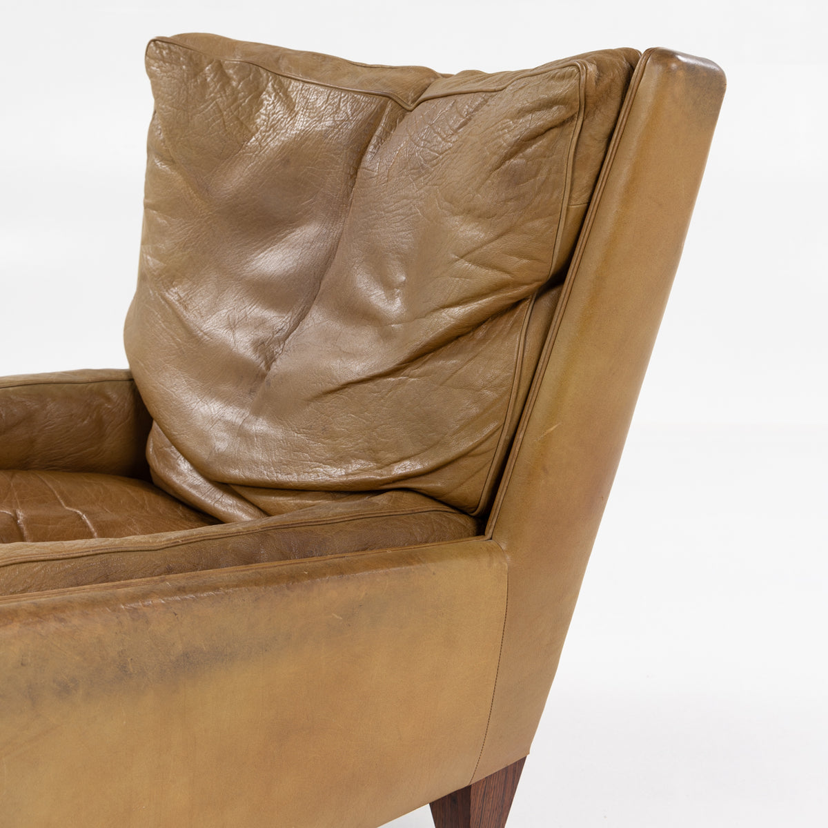 V11 - Lounge chair with stool