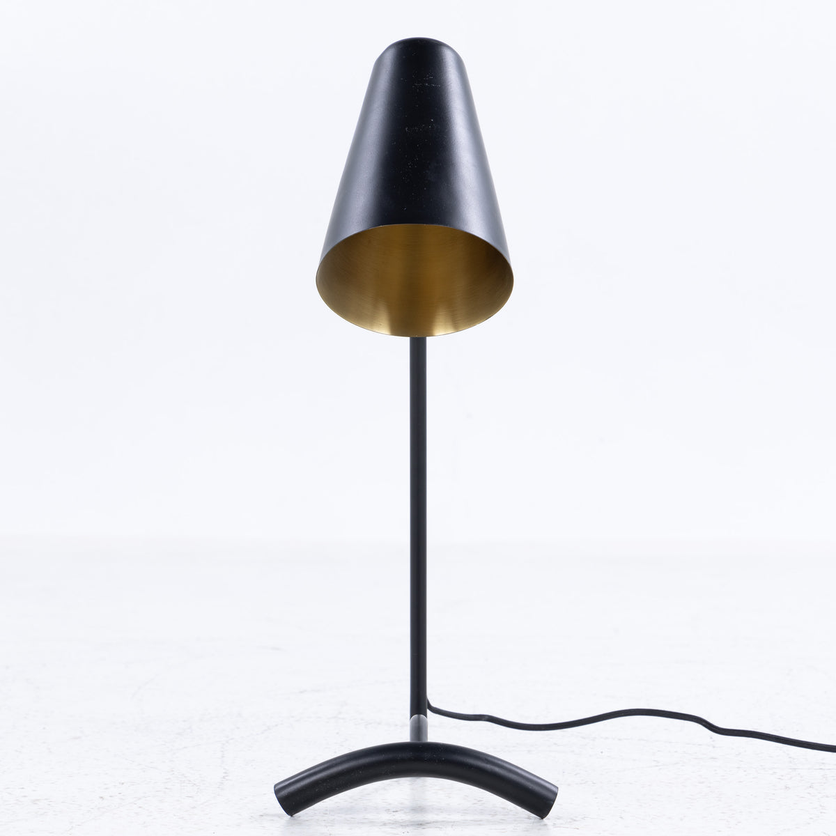 Table lamp in brass
