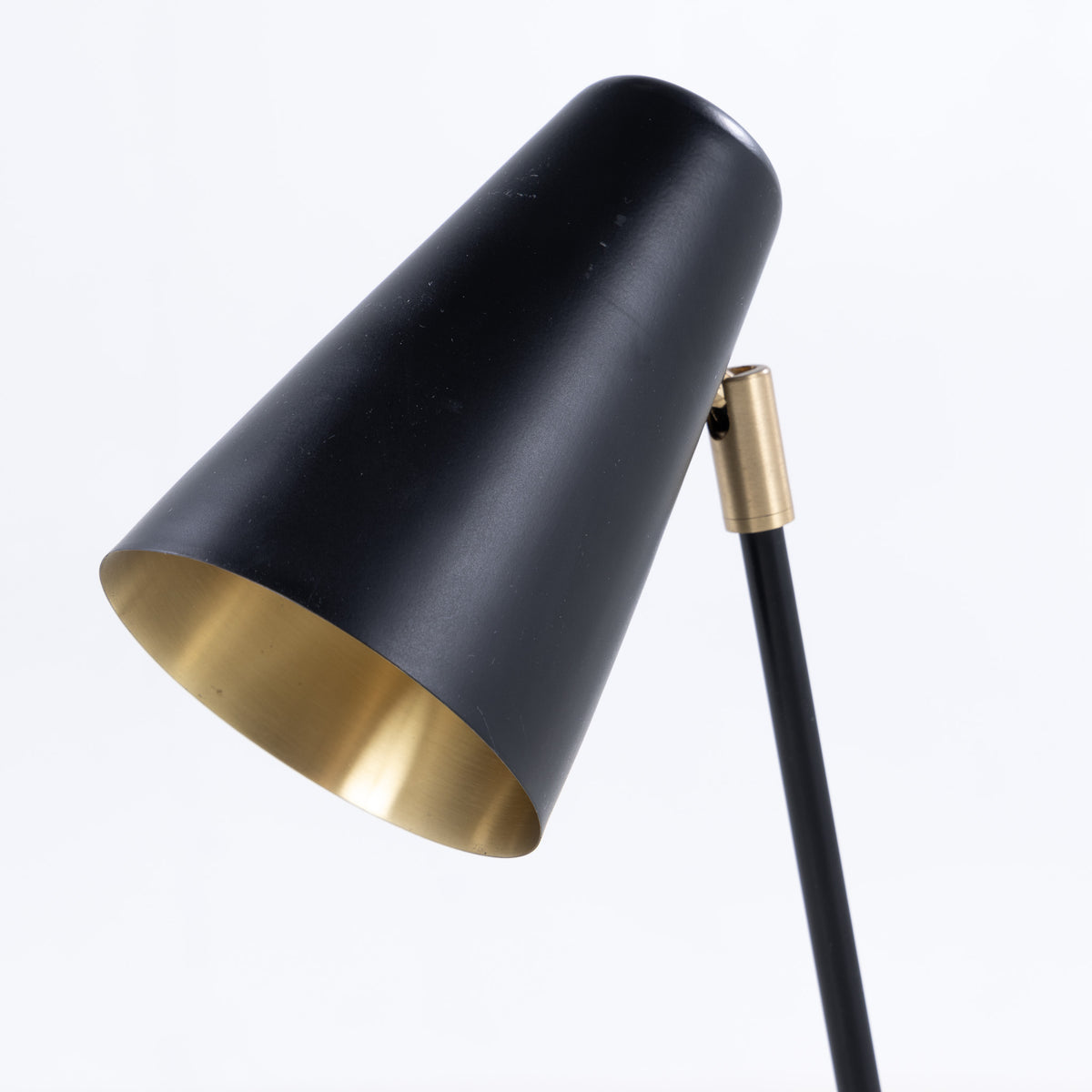 Table lamp in brass