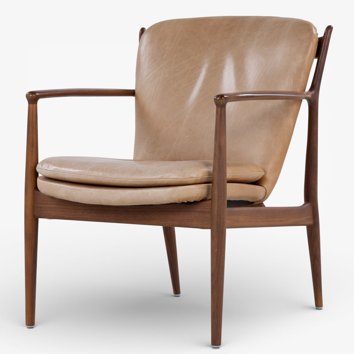 FJ 51 - Pair of easy chairs in walnut