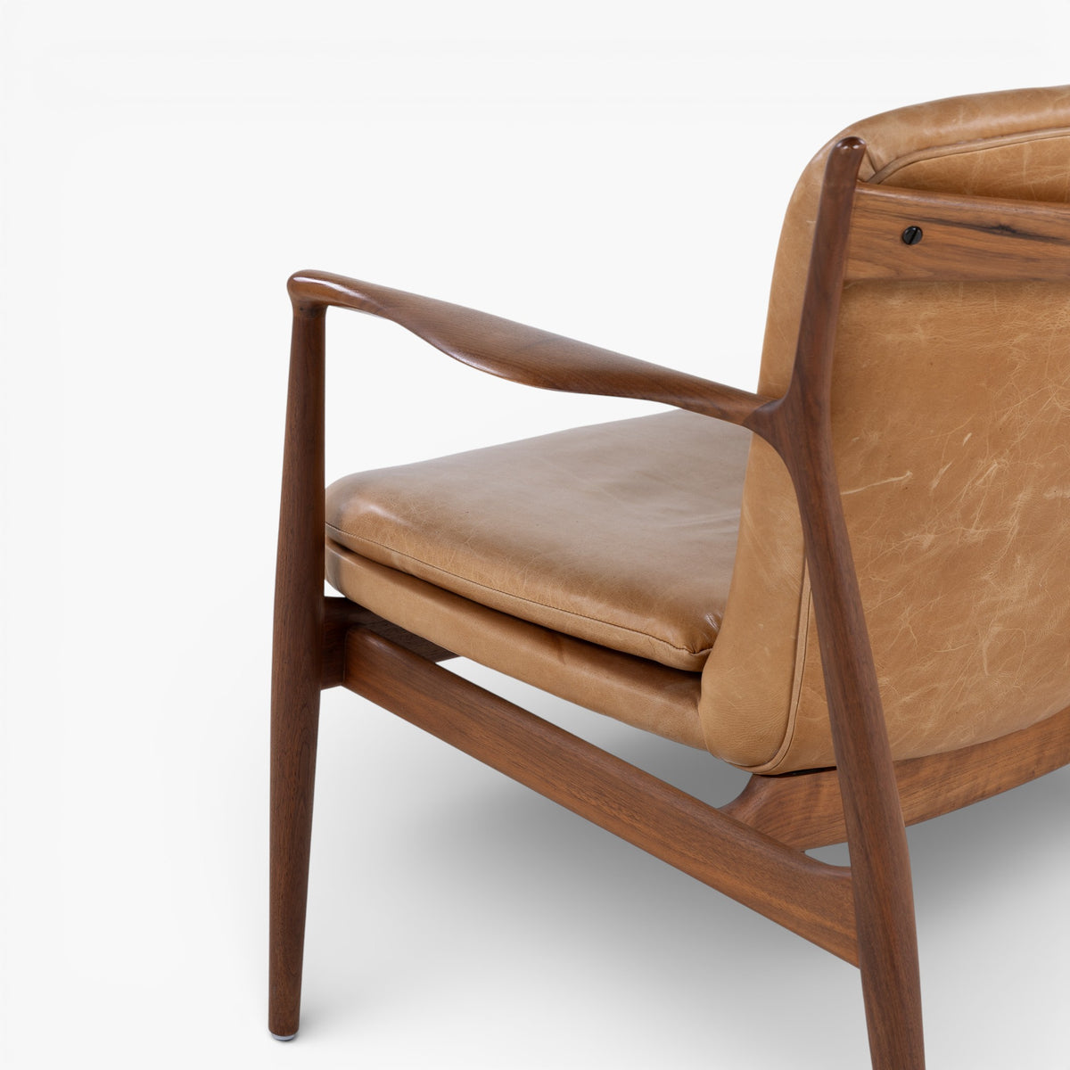 FJ 51 - Pair of easy chairs in walnut
