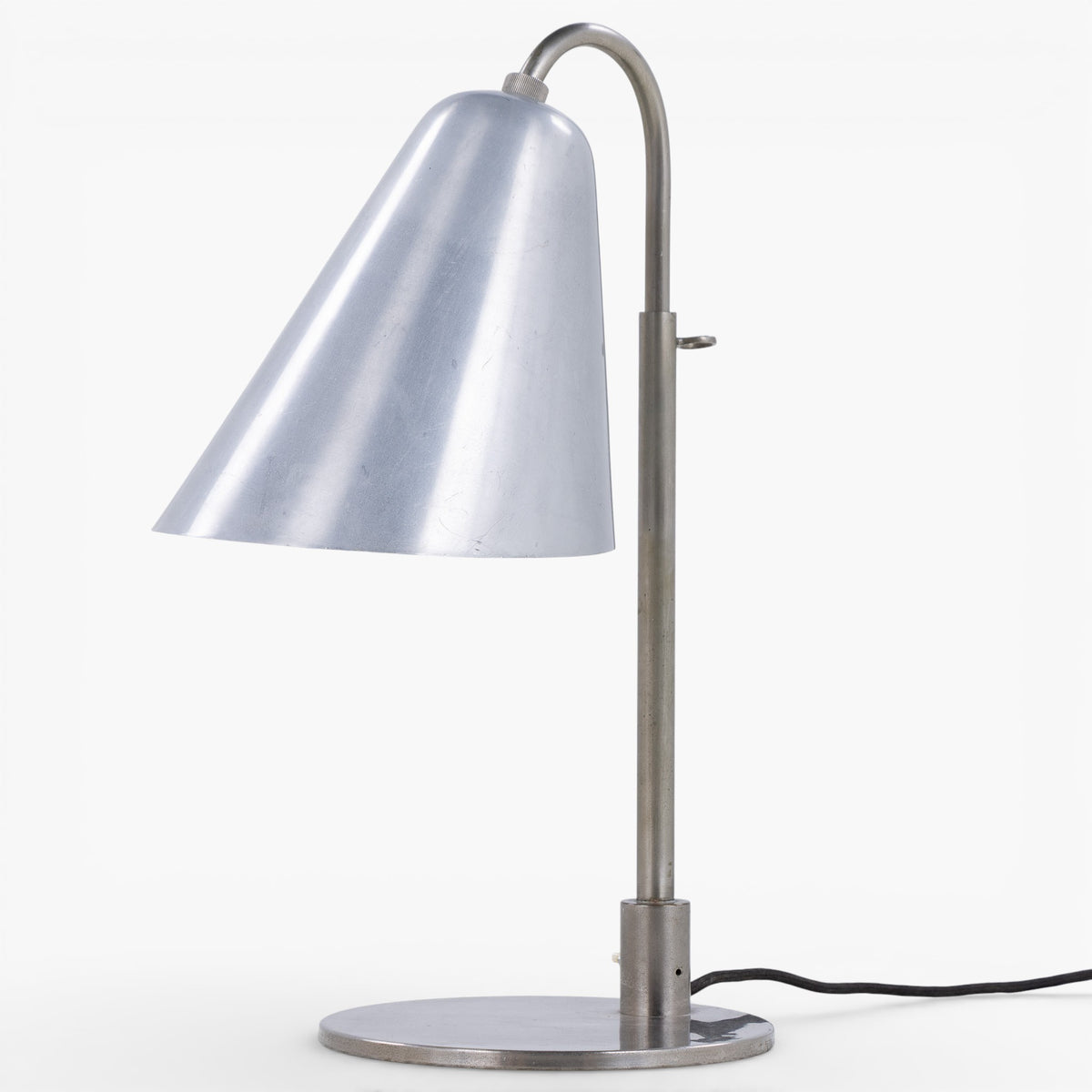 Sjælden bordlampe i forniklet metal
