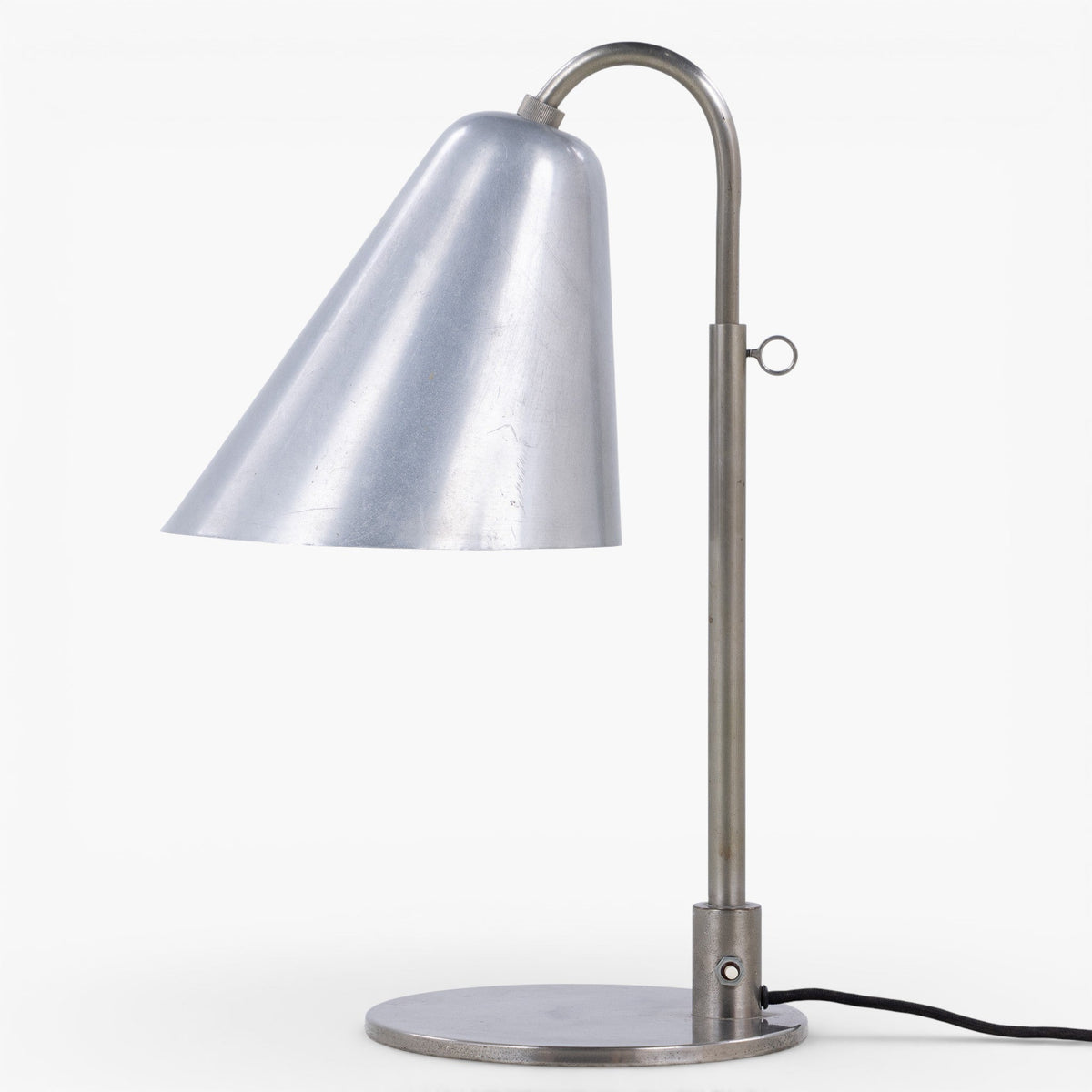 Sjælden bordlampe i forniklet metal