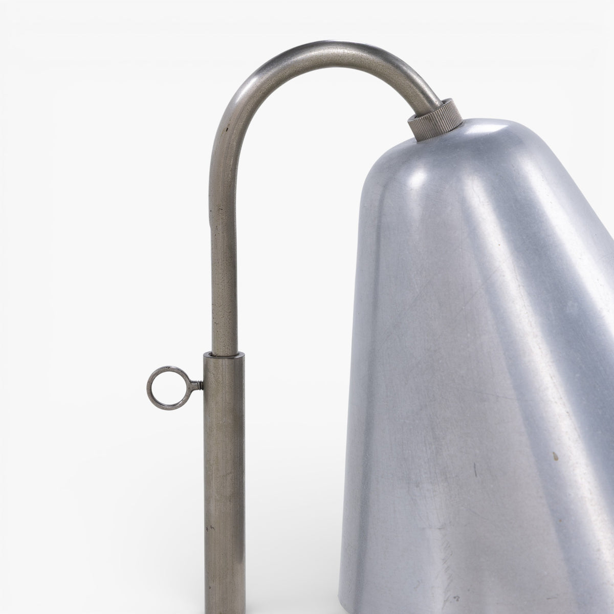 Sjælden bordlampe i forniklet metal
