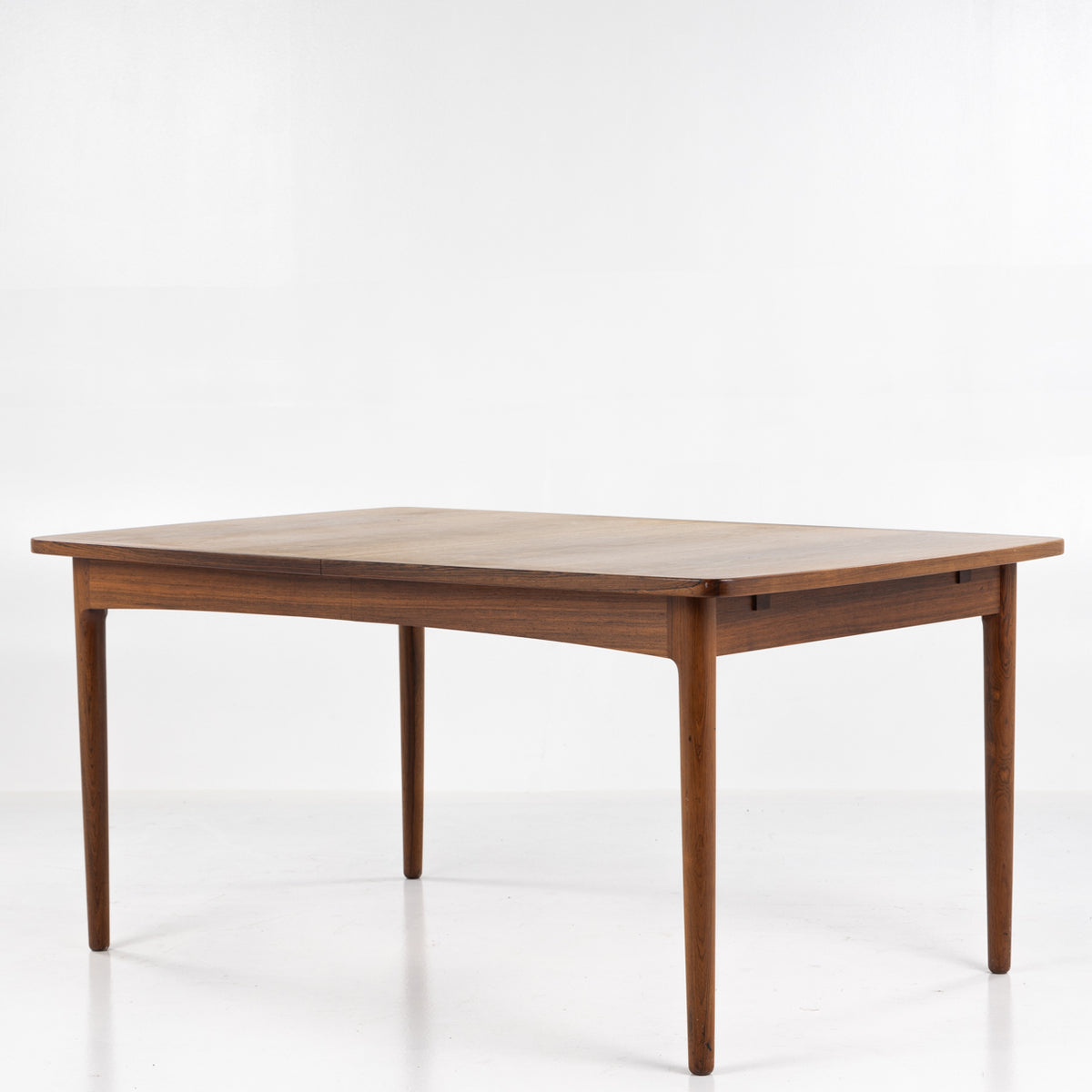 Dining table in rosewood