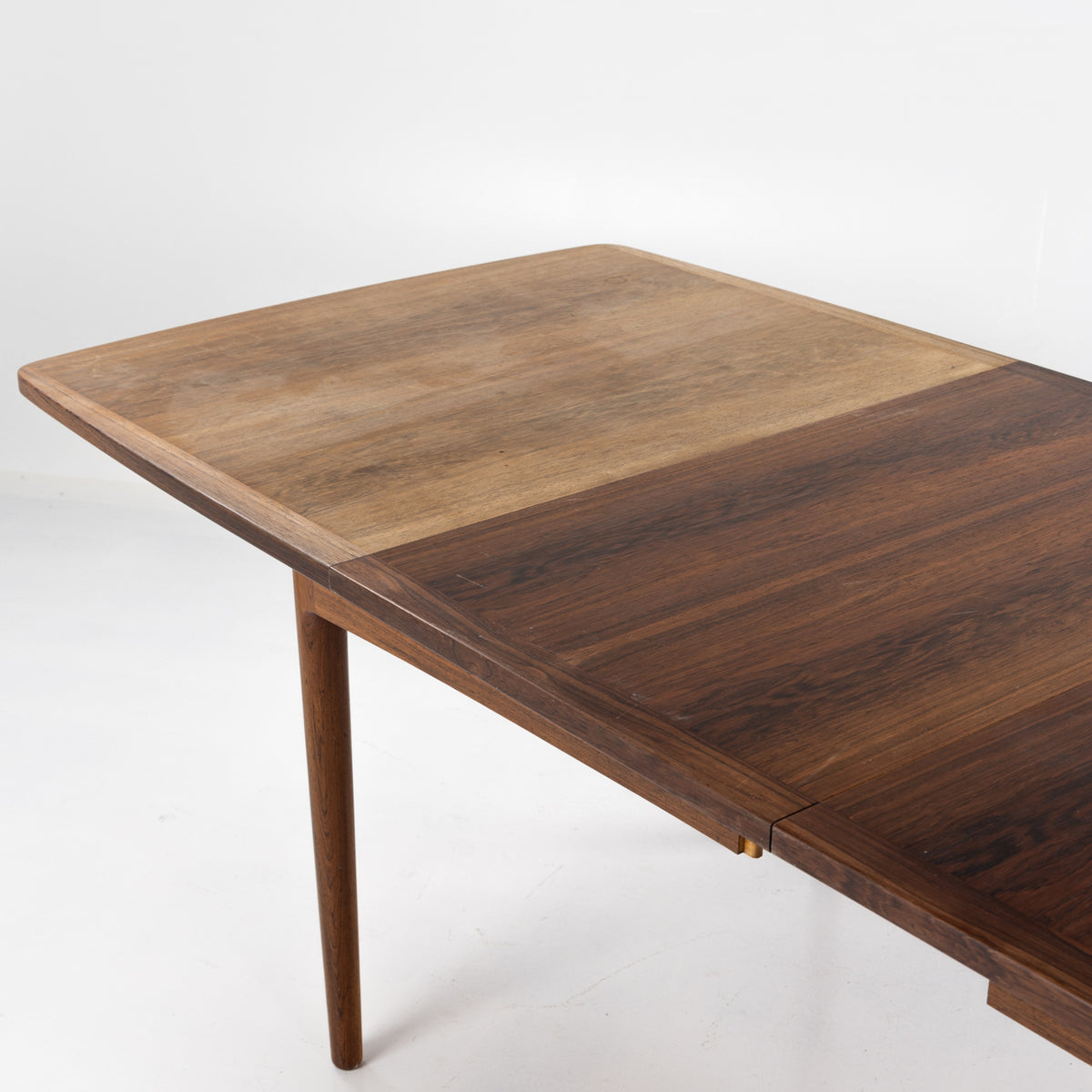 Dining table in rosewood