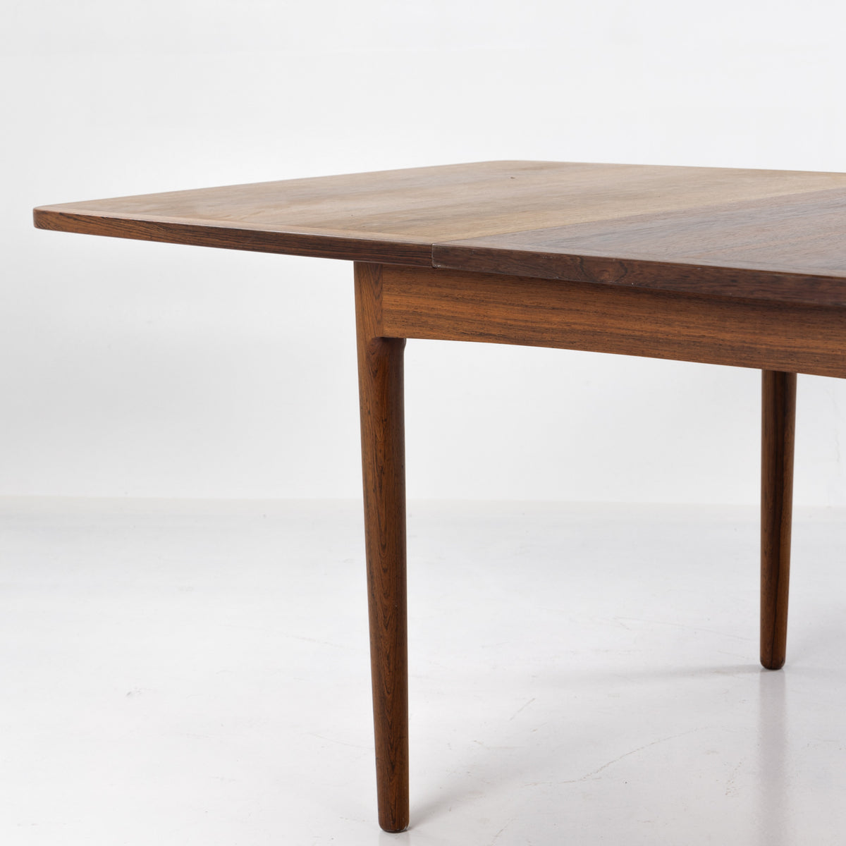 Dining table in rosewood