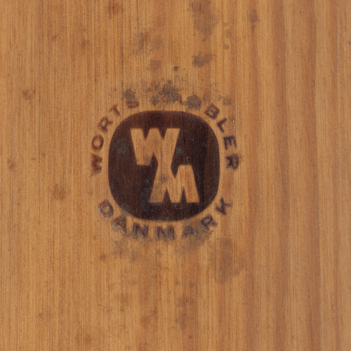 Dining table in rosewood