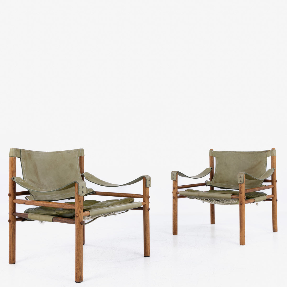 Pair of 'Scirocco' Safari chairs in rosewood