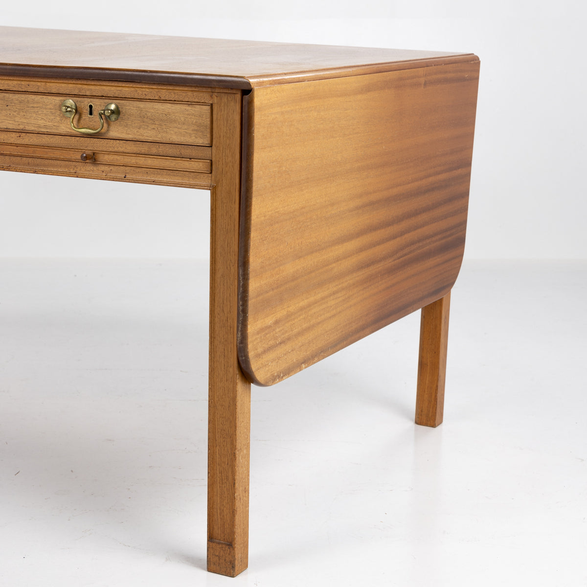 Desk in solid mahogany