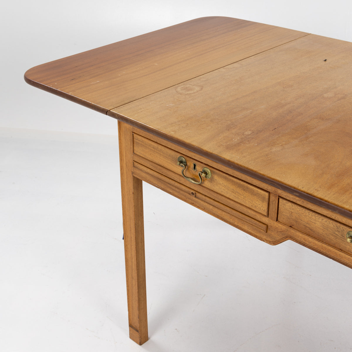 Desk in solid mahogany
