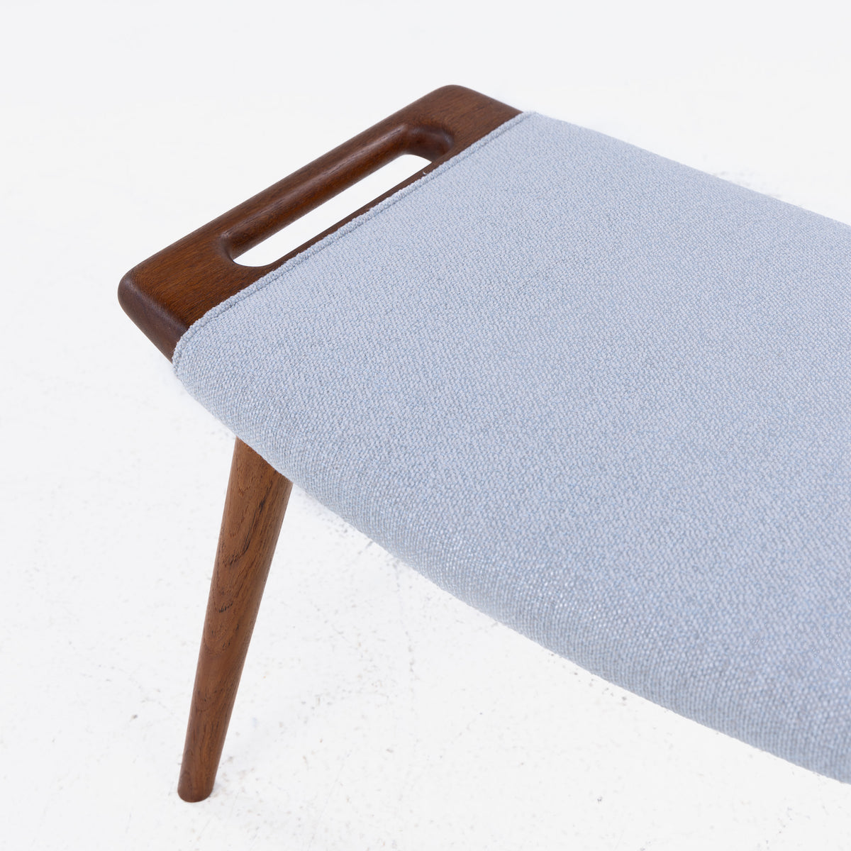 AP 19 - Papa Bear Chair w. stool in Ecriture fabric