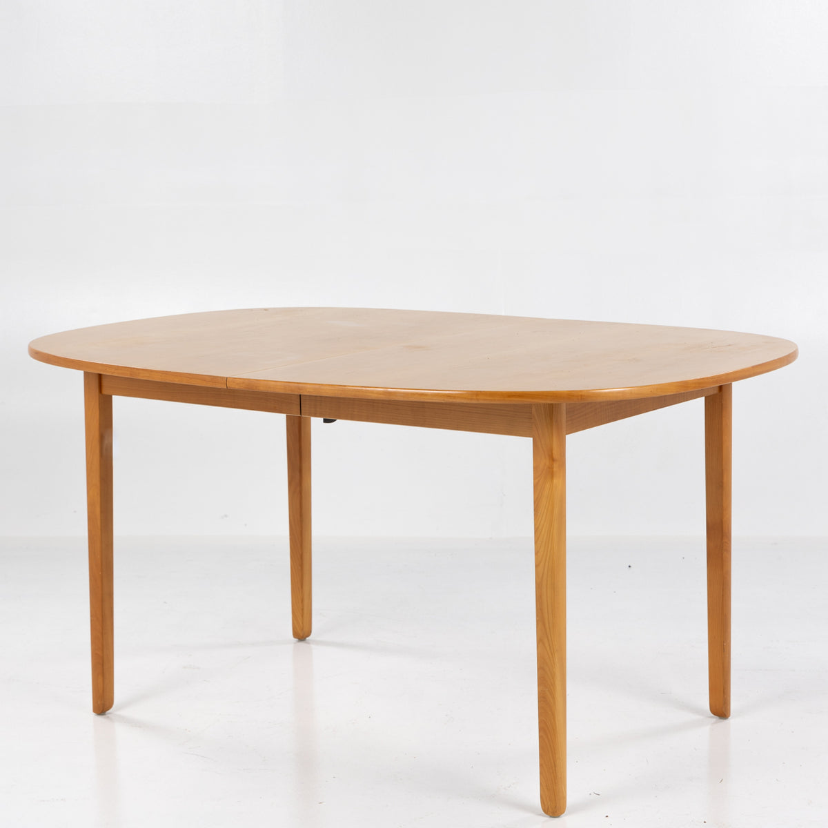 Rungstedlund' dining table in cherry