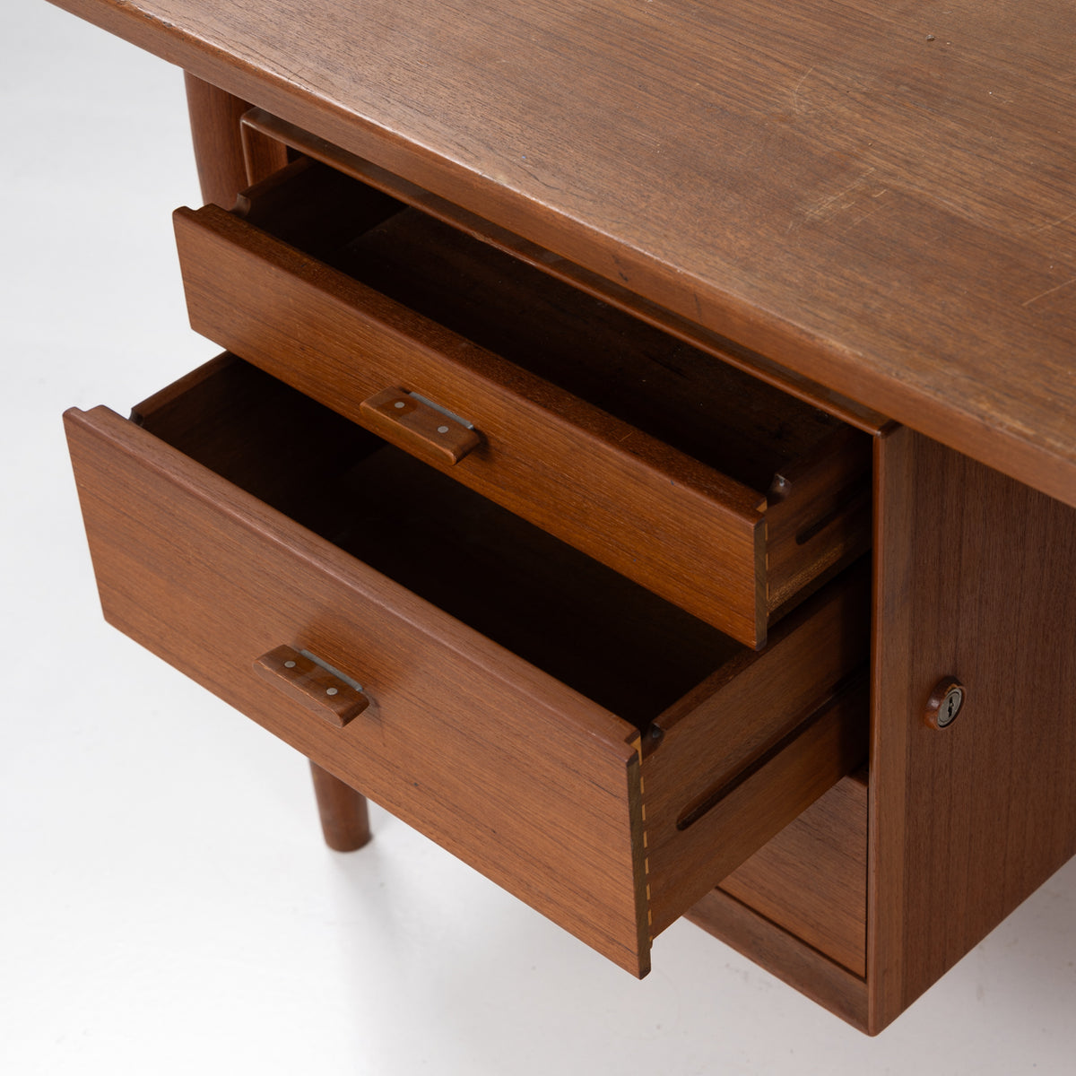 Model 216 - Skrivebord i teak