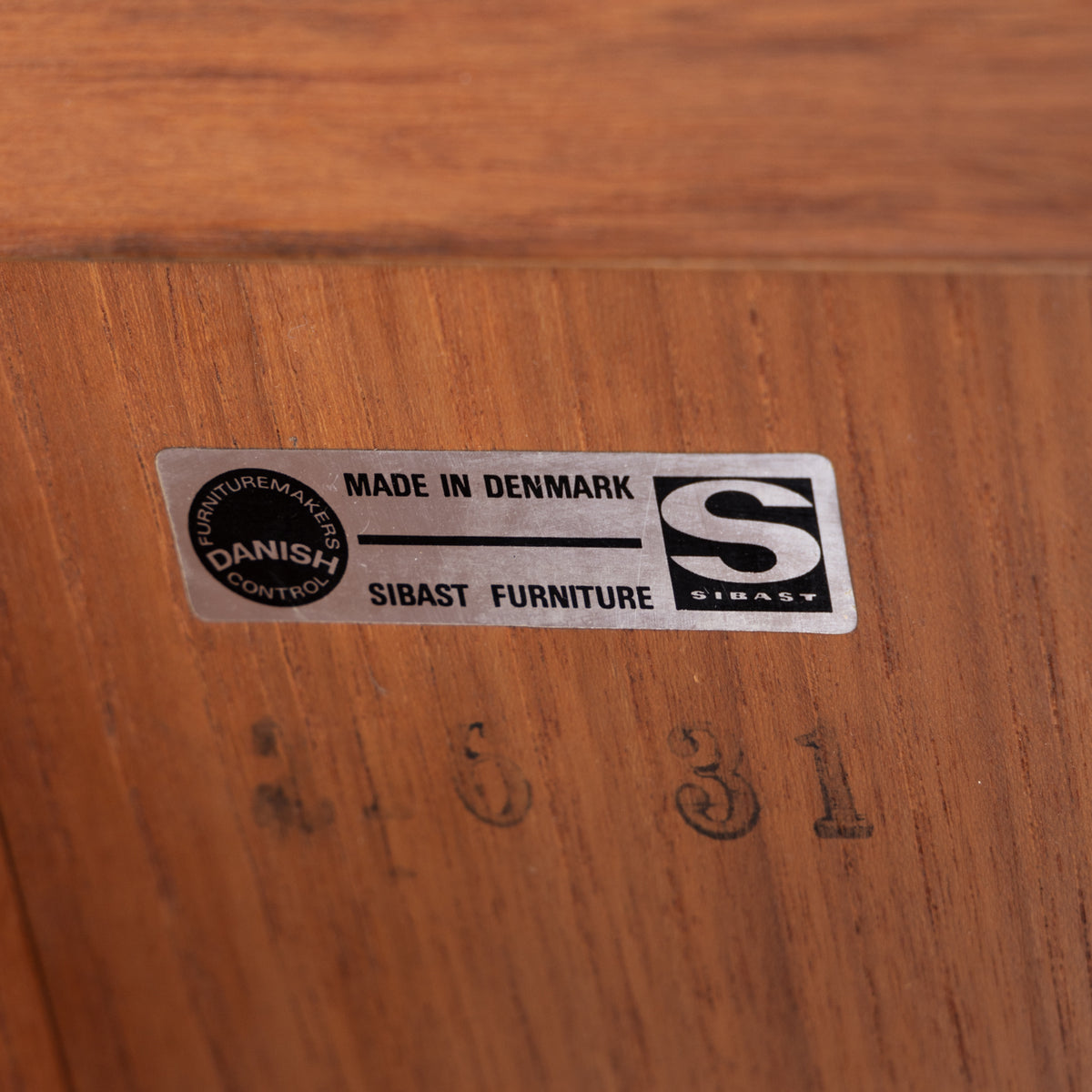 Model 216 - Skrivebord i teak