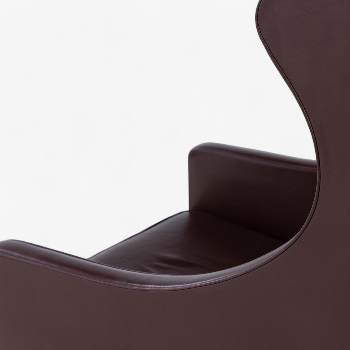 BM 2204 - Easy chair in original leather
